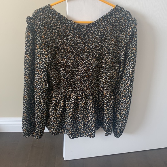 Flowered blouse. - Picture 3 of 3